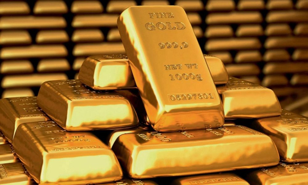 Gold treads water as Fed fears persist, more data awaited